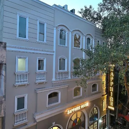 Hotel Sapphire House - 3 Mins Walk From Metro And 5 Mins From Rail Station